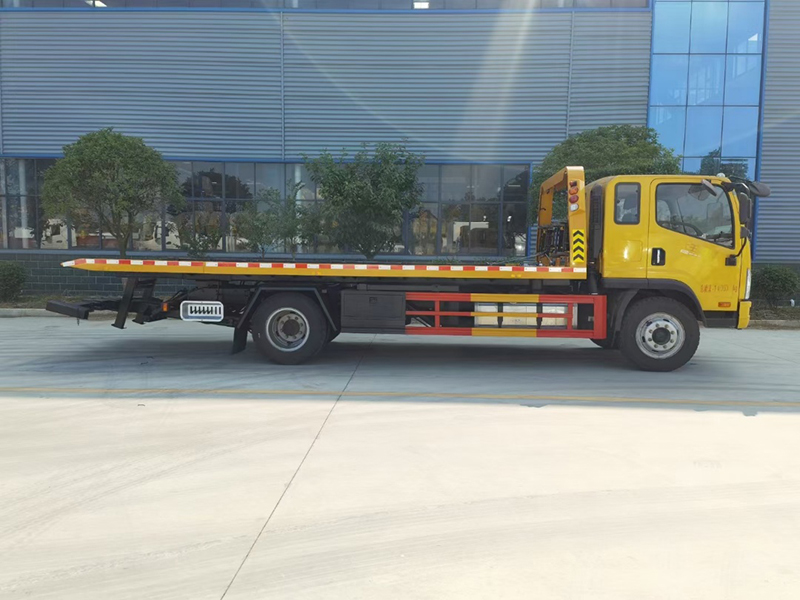 解放4米7軸距清障車