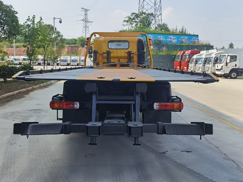 解放4米7軸距清障車