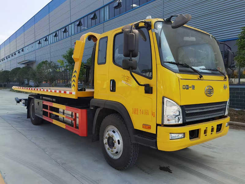 解放4米7軸距清障車